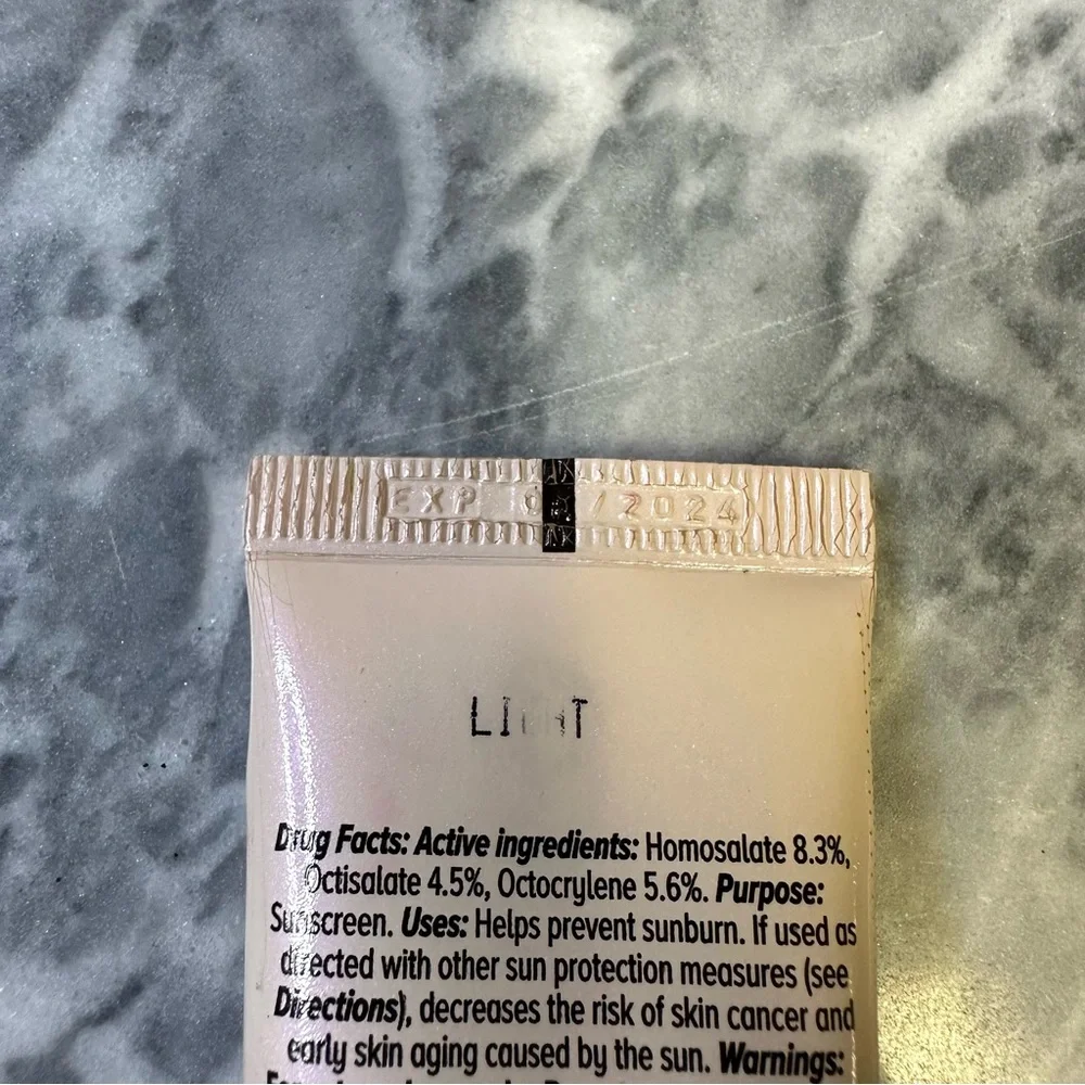 It‎ Cosmetics CC Nude Glow Light
